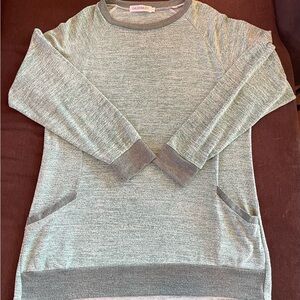 Gadewake Women’s Sweatshirt with pockets - Large